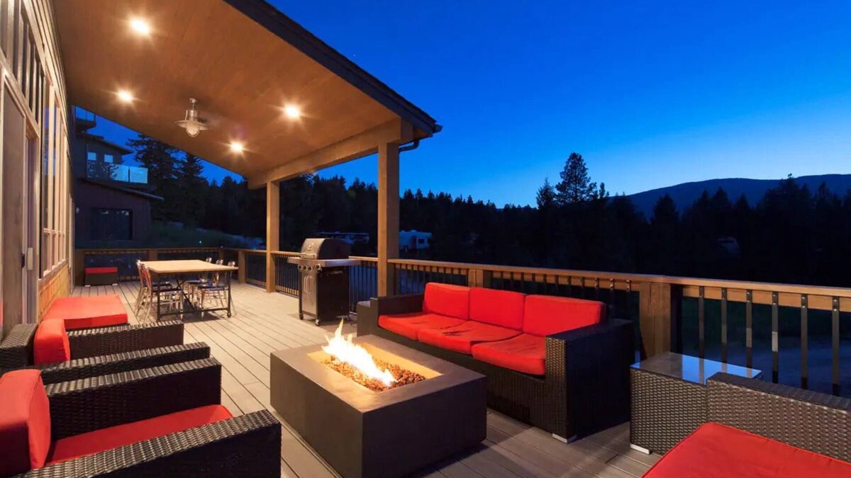 Rexford House | Upscale Lake House! 2 King Master Suites! Kayaks,Bikes,Basketball,EV/RV plug-in!