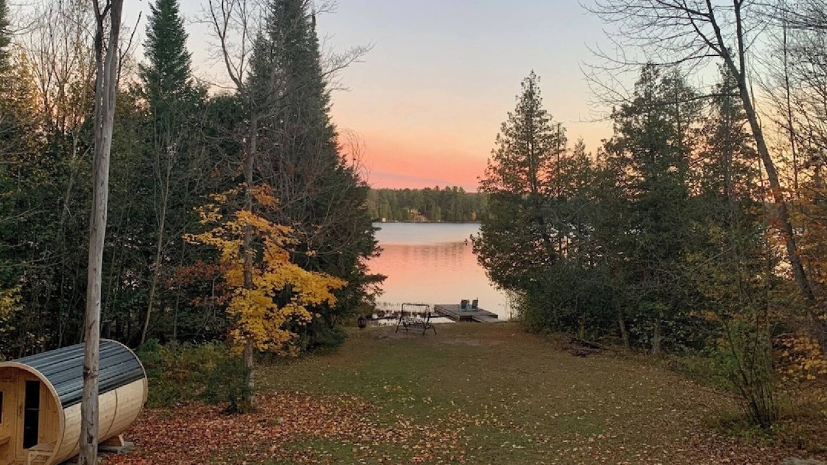Minden Cottage | Upscale Lakehouse, Private Sauna, Great Views, Great Fishing! Pet-Friendly