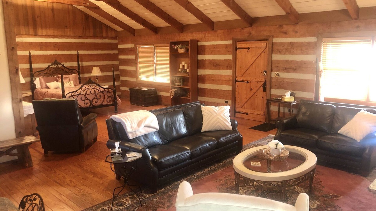 Rustburg Cabin | Upscale Log Cabin at Ferndale: An Elegant Retreat
