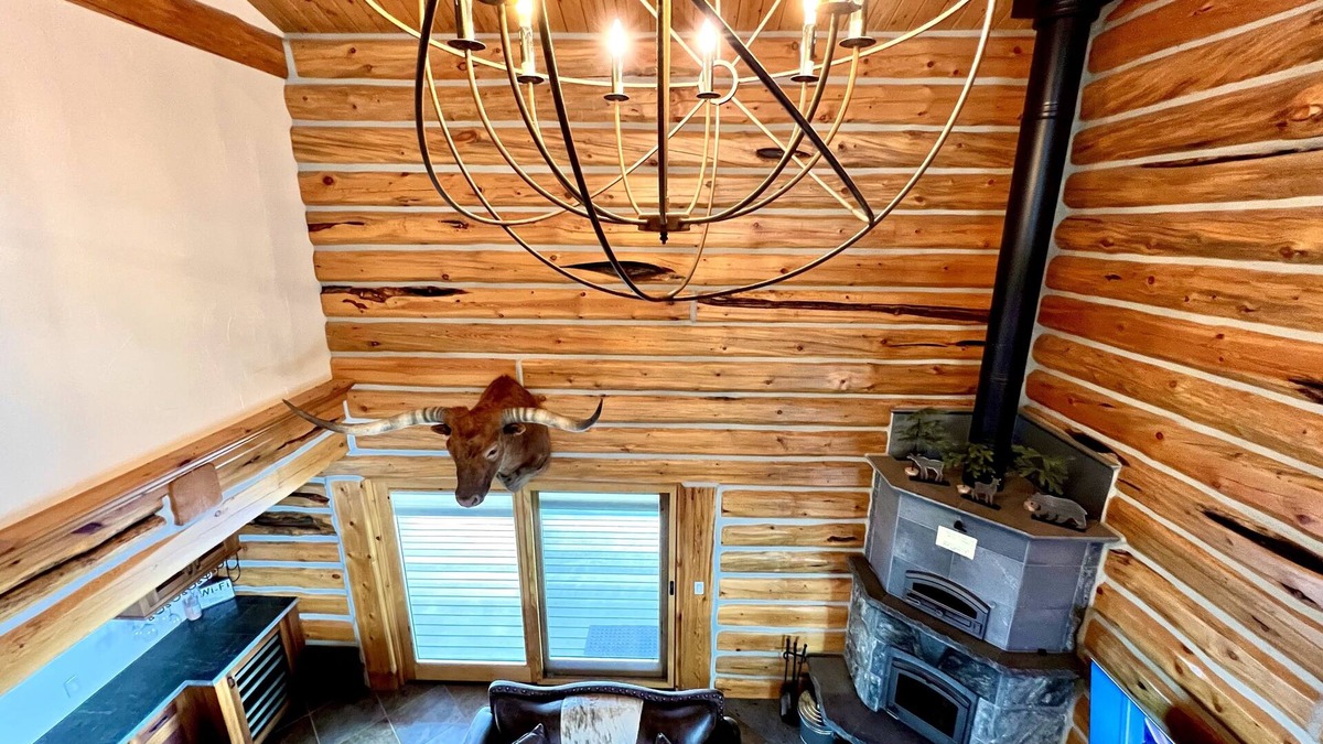 Story House | Upscale log home at base of Bighorn Mountains in Big Horn WY