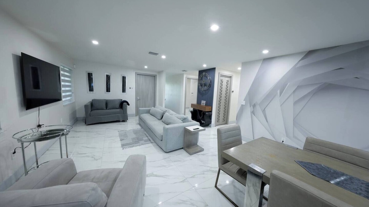 Seybold House | Upscale Modern waterfront dock apartment 3BR/3BA