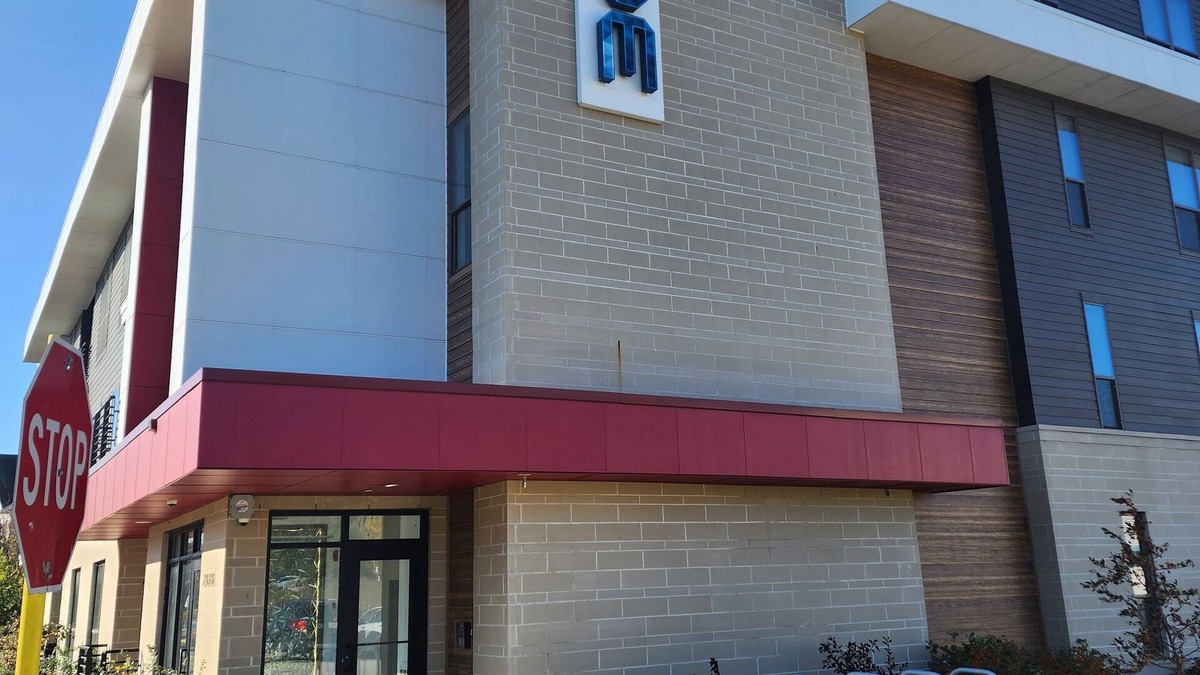 Madison Apartment | Upscale Modern appt near the Airport and Warner Park!