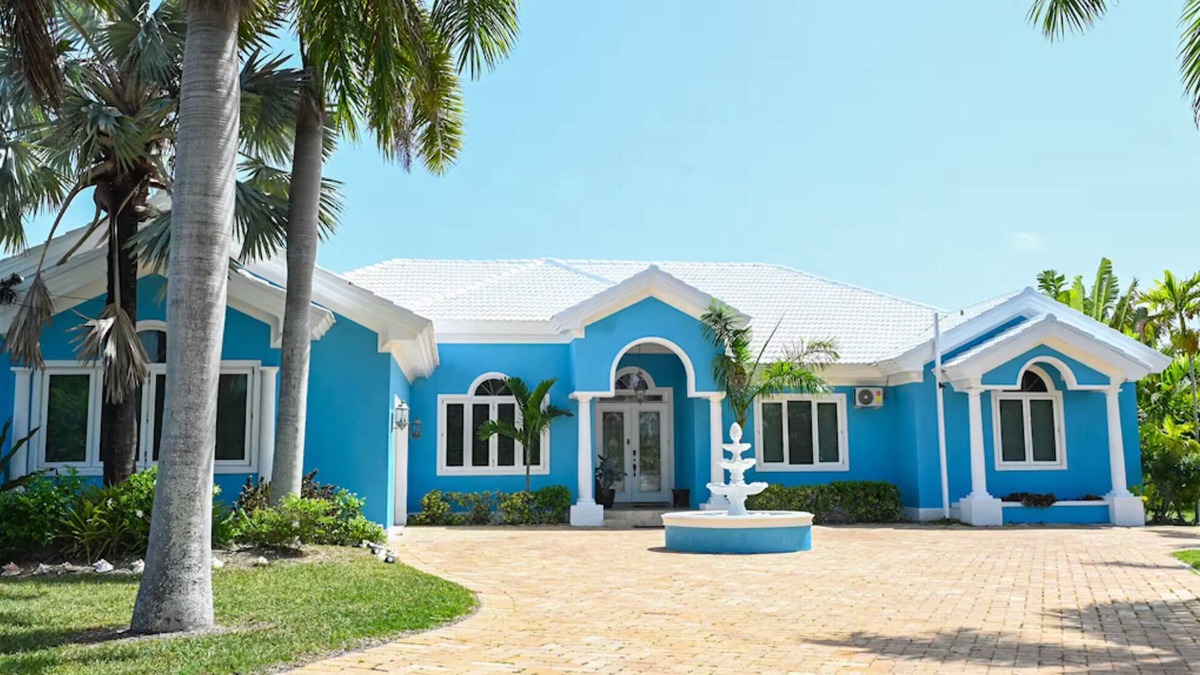 Williams Town Villa | Upscale private house.