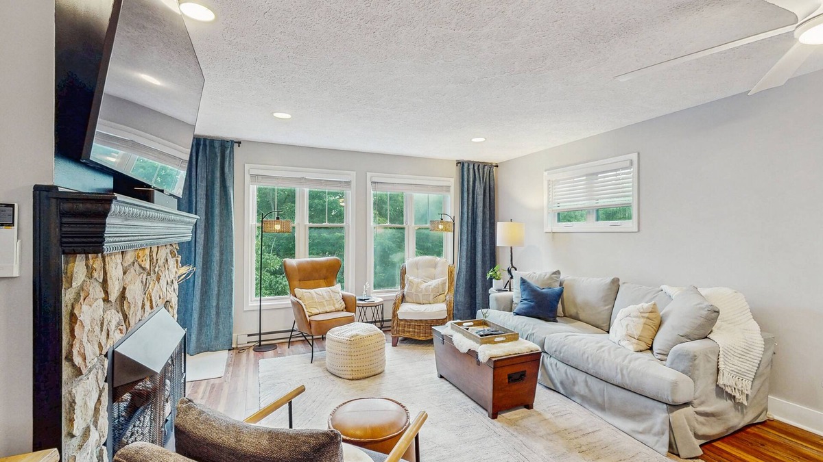 Seven Devils Condo | Upscale Retreat with 2 en suite King Bedrooms, WiFi, AC, Fireplace, easy escape