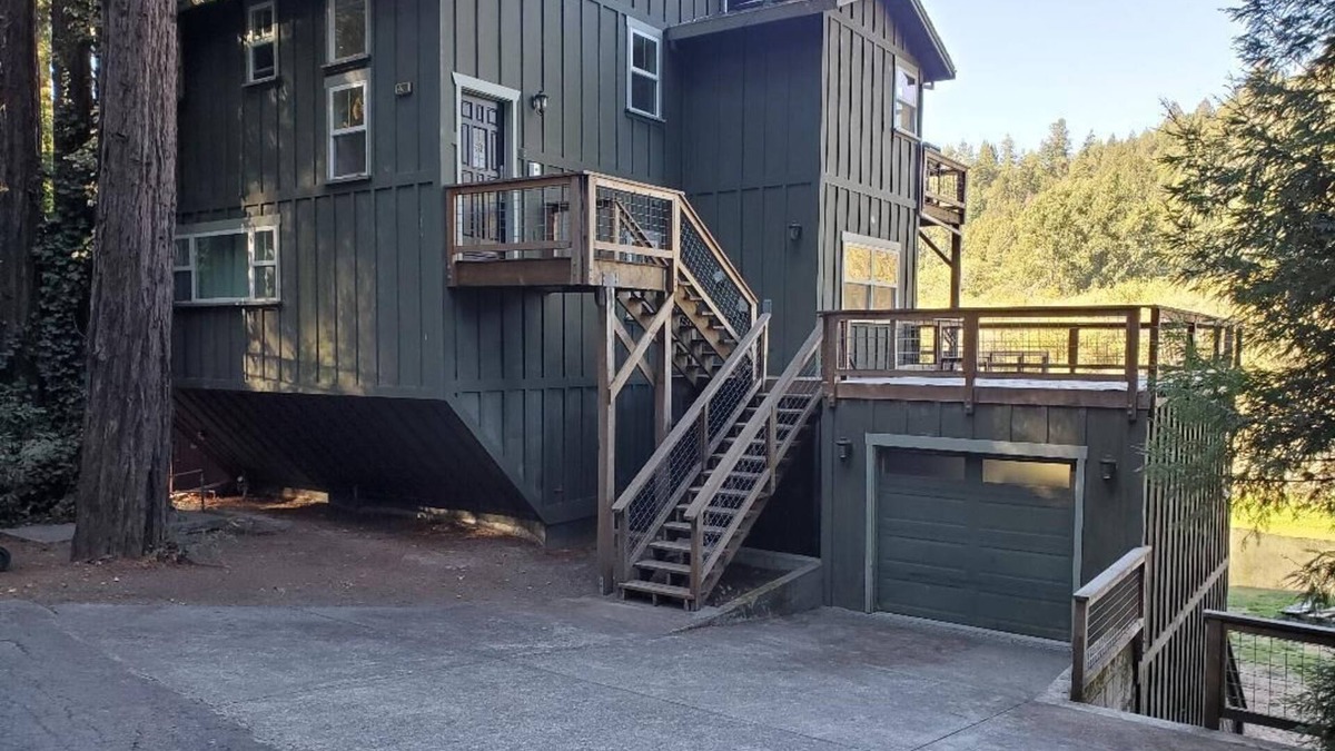 Guerneville House | Upscale Riverfront Magnificent Views & Hot Tub In Sonoma County Wine Country