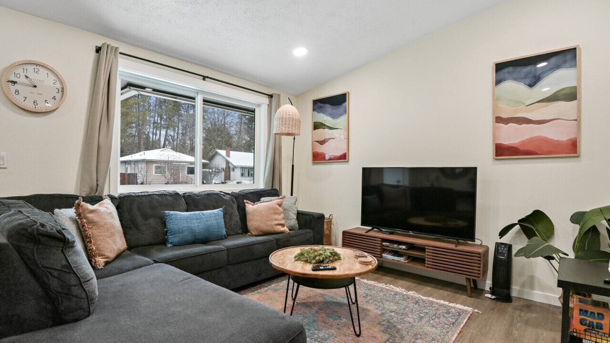 Spokane House | Upscale Rockwood Boho Townhouse