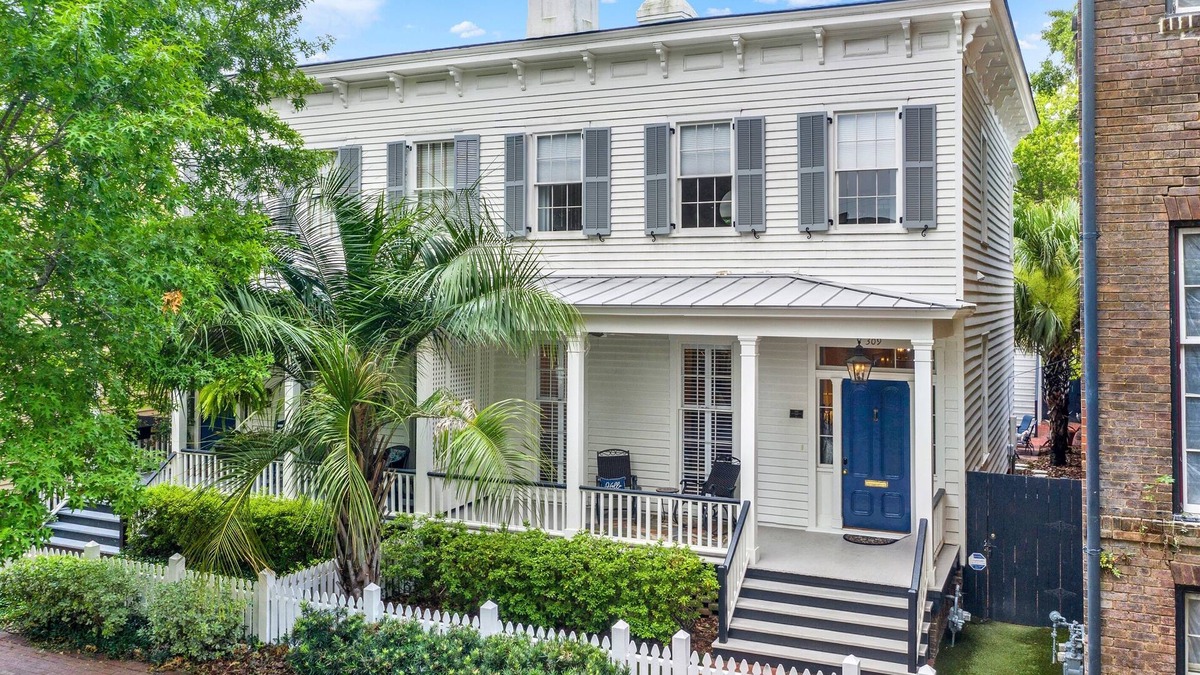 Savannah Victorian District House | Upscale Townhome & Carriage House in Savannah, Steps to Forsyth Park, sleeps 11