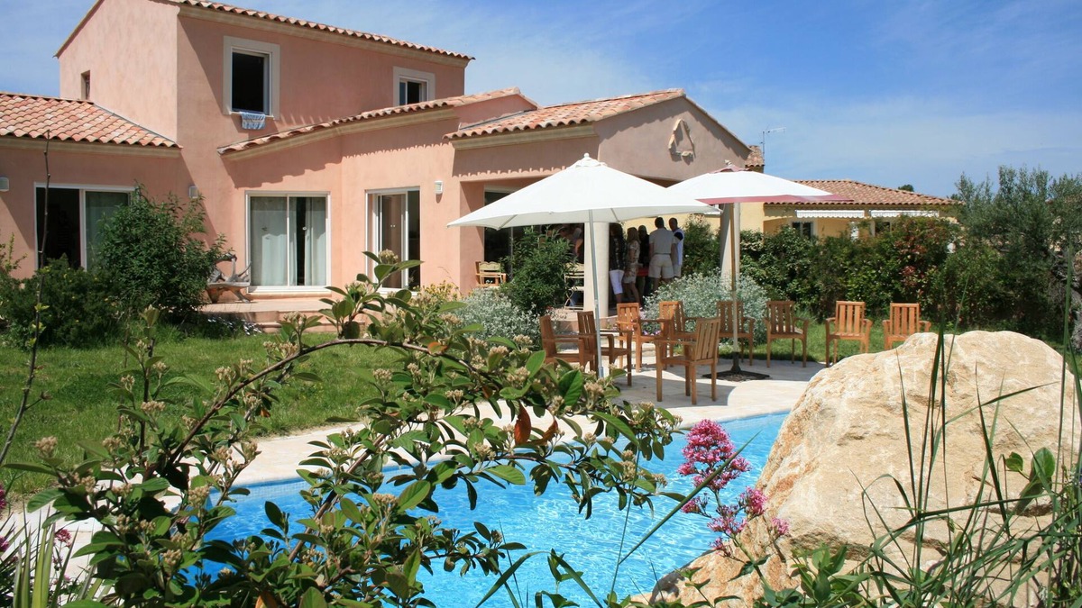 Collias House | Upscale villa near UZES, private swimming pool, enclosed grounds, Wifi.