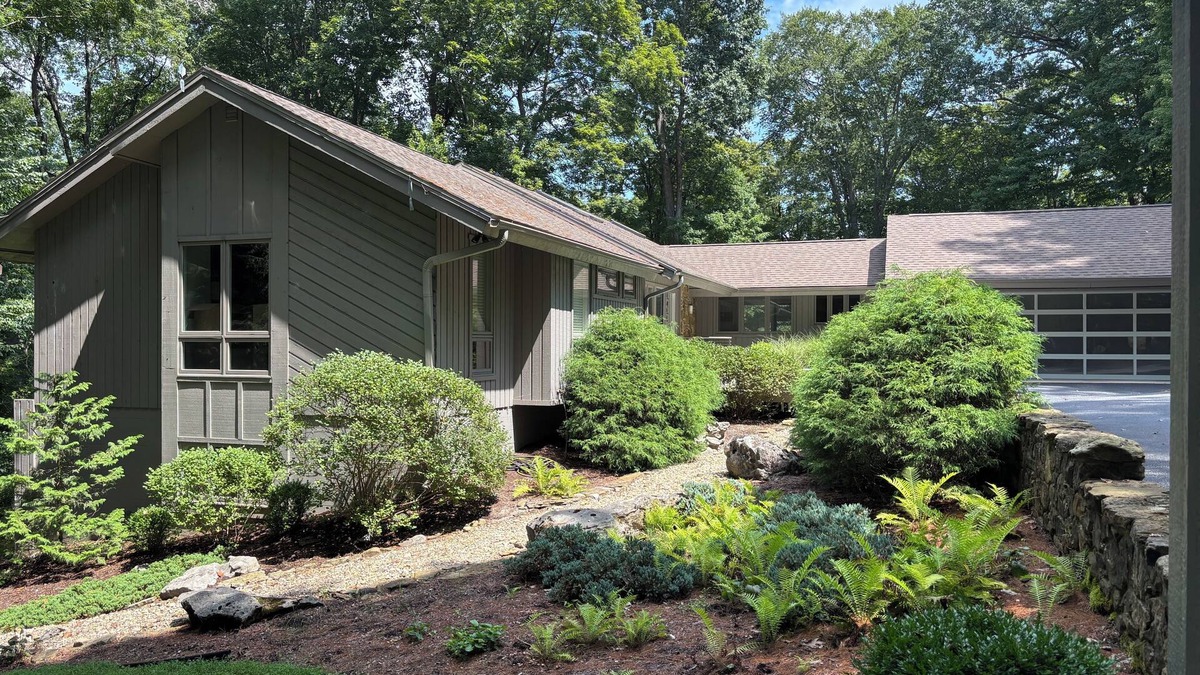 Bloomington House | Upscale Wooded Retreat, Close to IU & East Side