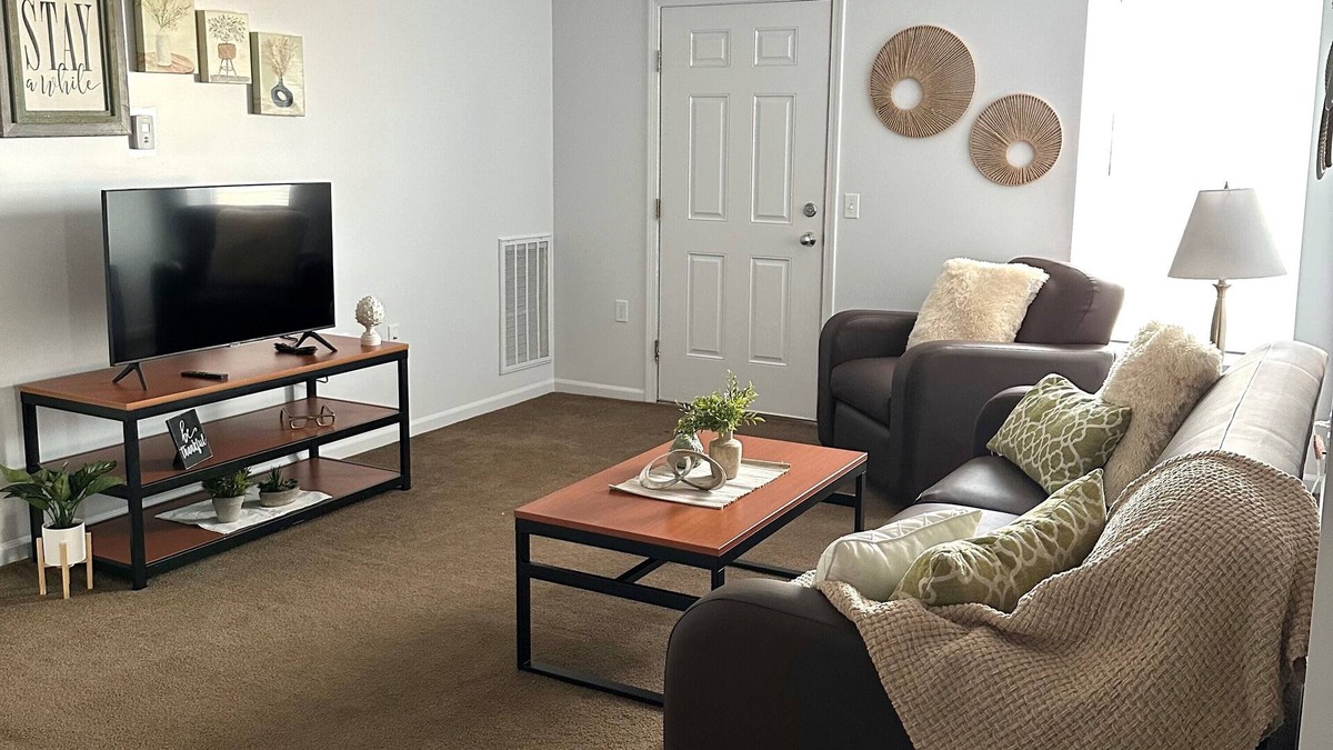 Mount Pleasant Apartment | Upstairs 2 bed 2 bath apartment