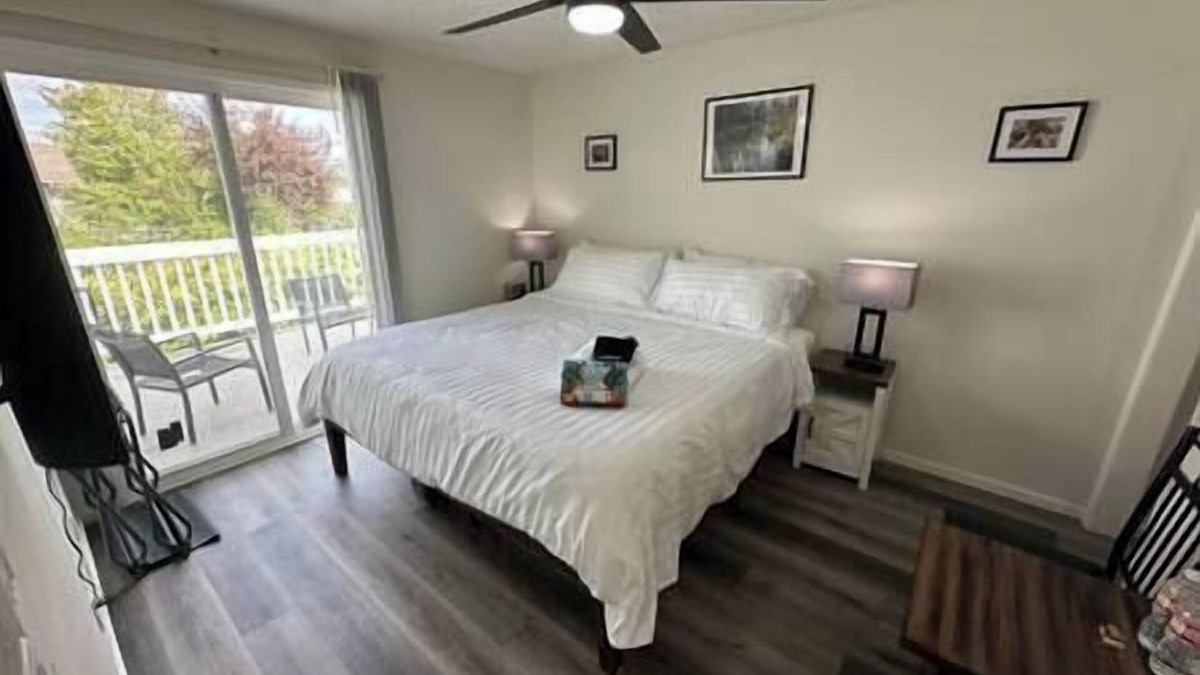 College Hill Apartment | Upstairs, Studio w/King Bed, AC and heat.