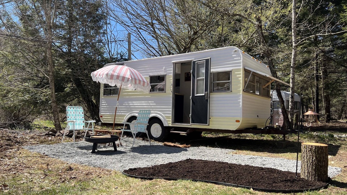 Parksville House | Upstate Catskills Beautiful 1978 Vintage Camper "Shirley"