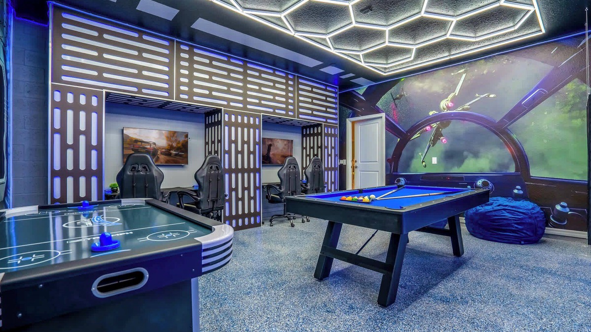 Four Corners House | Upstay 10BR Family Retreat w Pool Hot Tub & Games