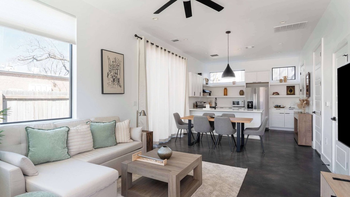 North Loop House | Upstay: Contemporary 2BR Retreat w Patio & BBQ