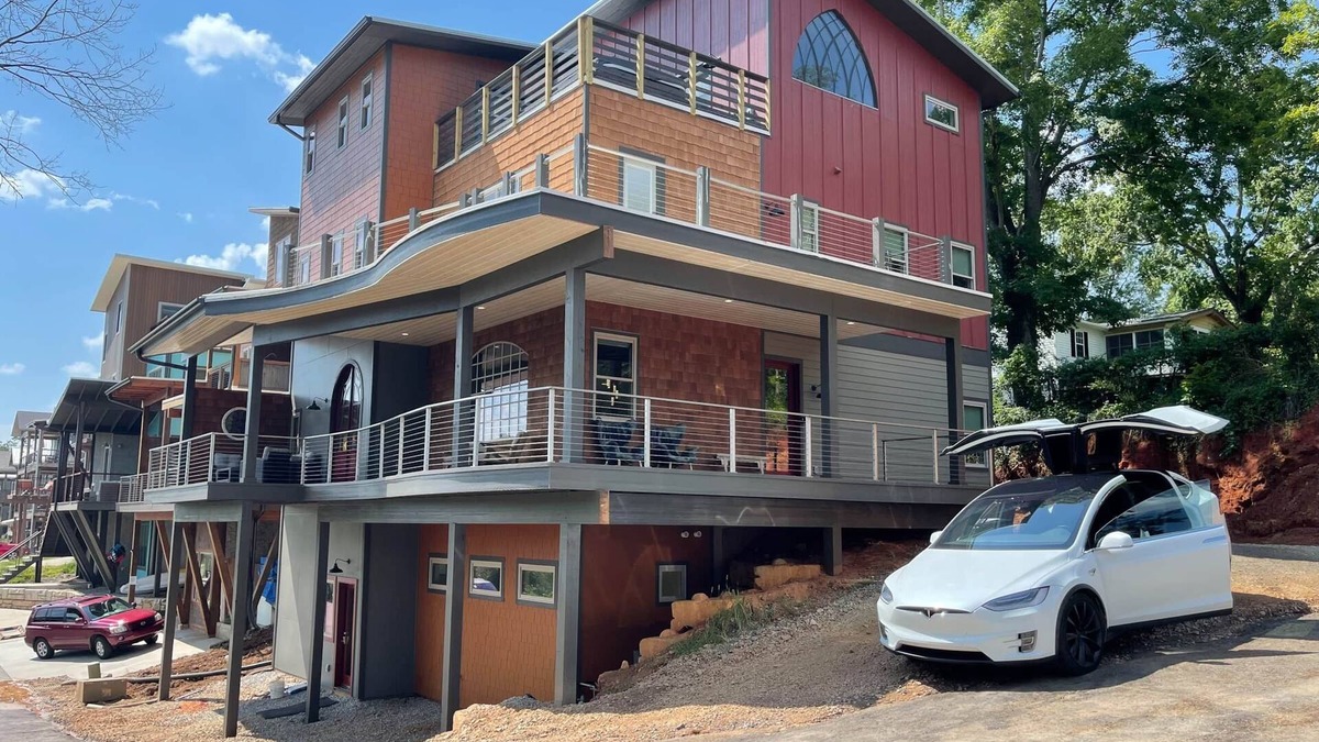 Asheville House | Upstream Bachelor Sanctuary - NO damage! Pure Water.