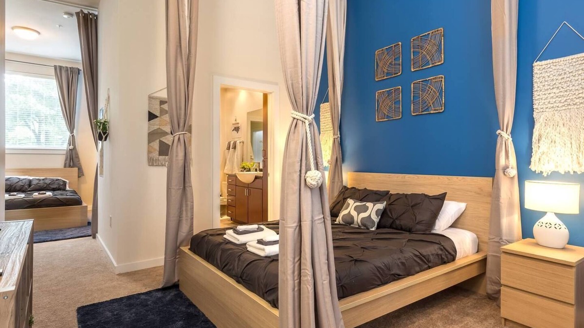 First Ward Apartment | Uptown 1st Ward | Patio with Hammock | 2 Story Apt