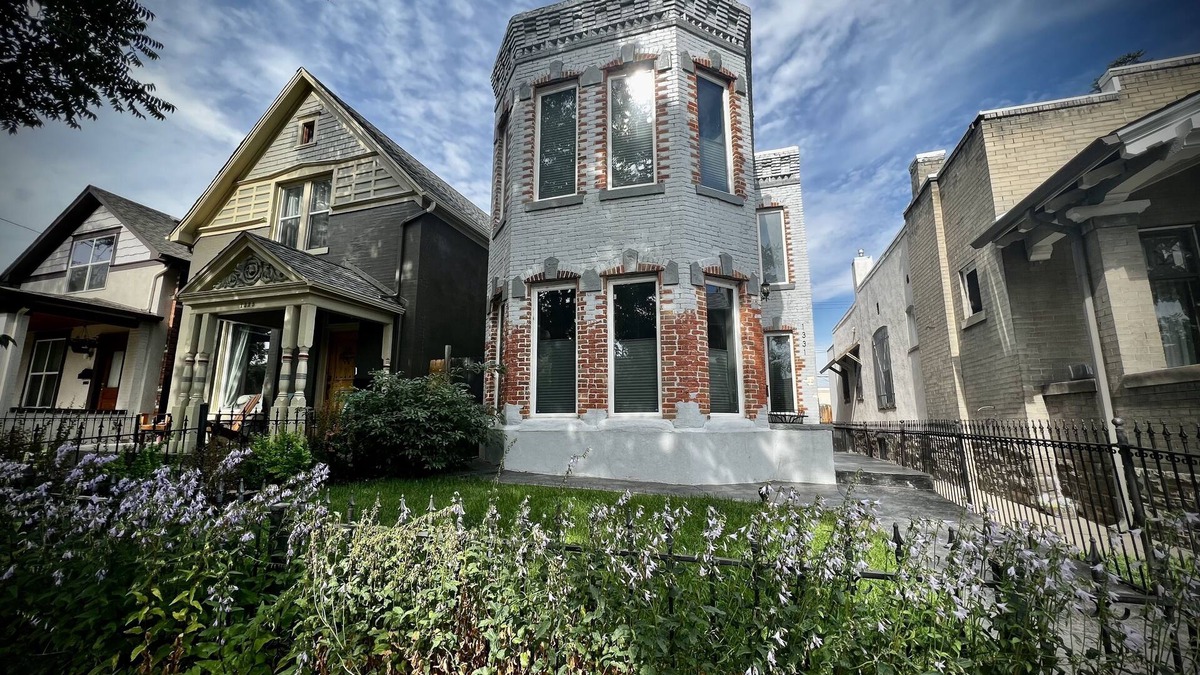Lincoln Park House | UPTOWN CASTLE - CITY VIEWS - THEATER & CONVENTION DISTRICT!