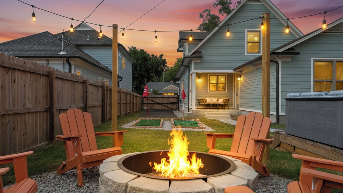 Crosstown House | Uptown Funk! Hot Tub, Mini Golf, Pool Tble, Shufbd
