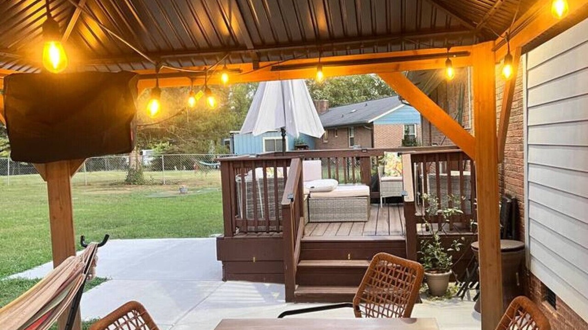 Sunset Road House | Uptown in Mins. Spacious outdoor + Game Deck