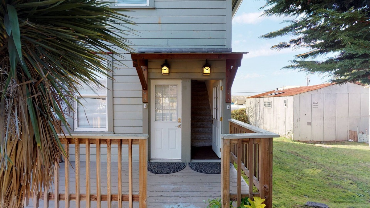 Eureka House | Uptown Rooftop Views, Modern 2 Bedroom Home