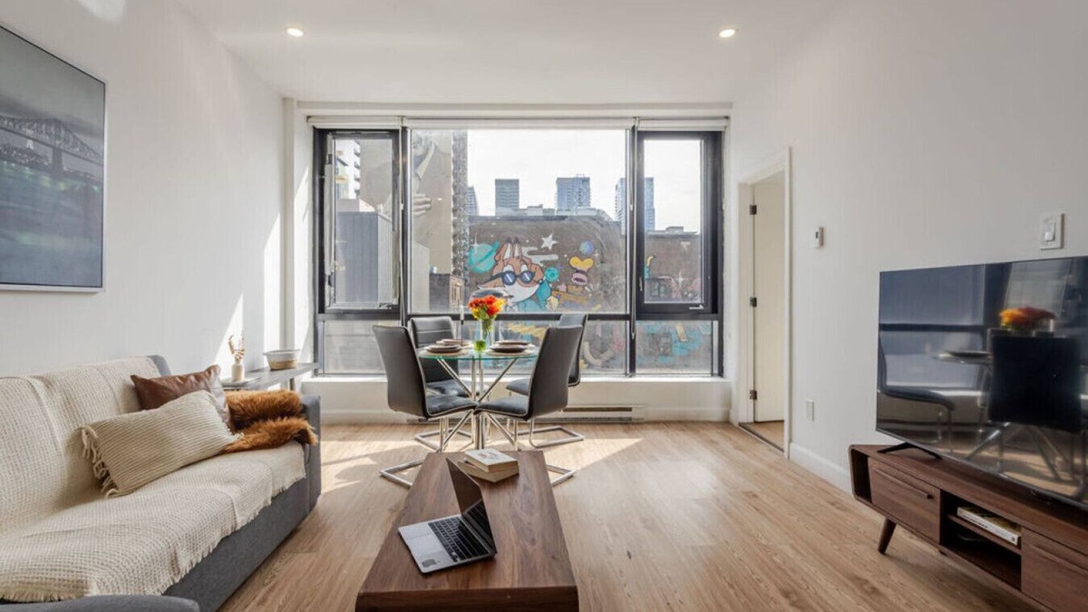 Downtown Montreal Apartment | Urban 1BDR Apartment on Bishop -MTL Live Spot