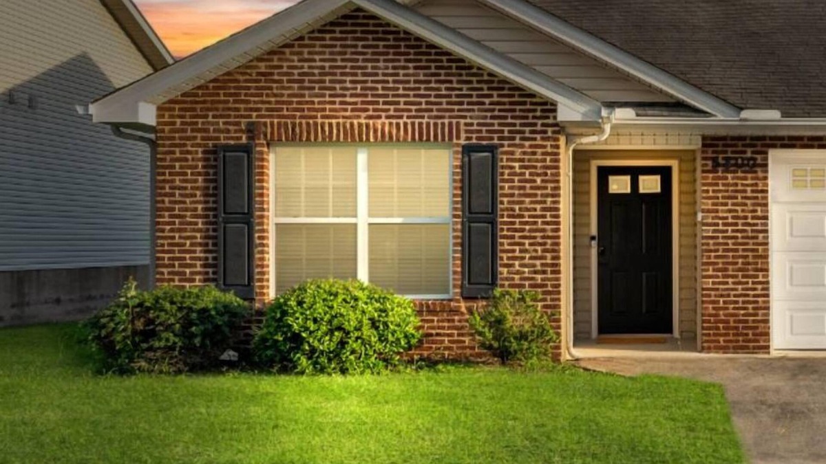 Knoxville House | Urban 2BD Retreat - 15 mins to Dtwn Knoxville