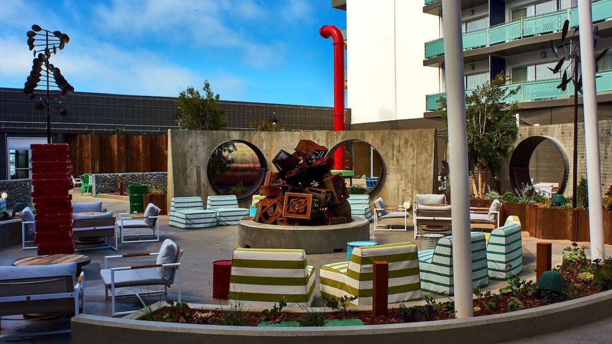 Fisherman's Wharf Hotel | Urban Bay Escape | 3 Units with Views, Art, Games & Iconic Attractions