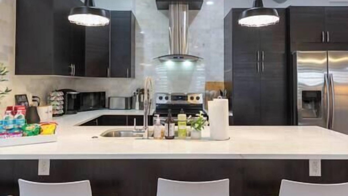 Fountain Square House | Urban Chic 2 Homes in Indy w/Pool table, Foosball