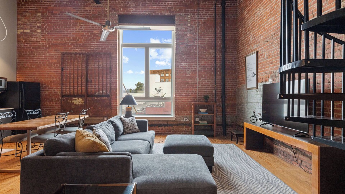 Downtown Apartment | Urban Chic Meets Southern Comfort – Industrial Modern Loft in Downtown Lafayette