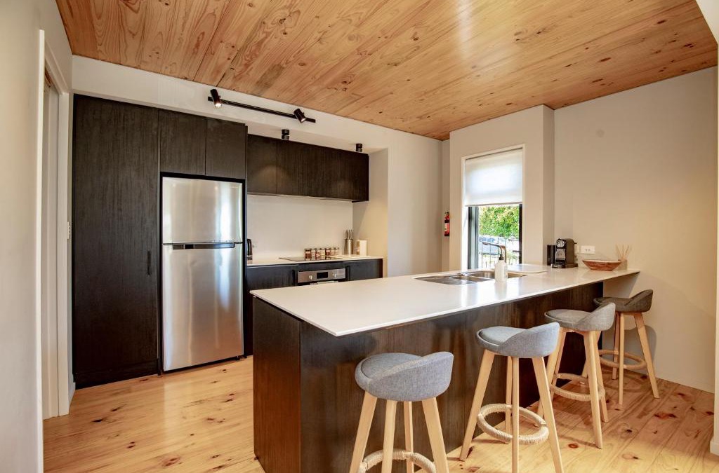 Sherborne Street Apartment | Urban Comfort 3BR with Garage and Close to City Centre