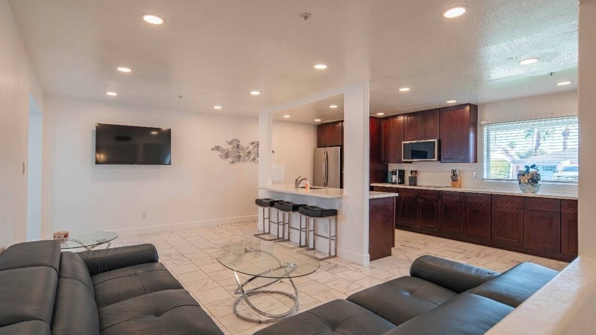 South Scottsdale House | Urban Cottage in Heart of Old Town Scottsdale w/large pool, spa, and golf