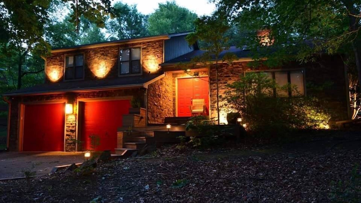 Charlotte House | Urban Escape w/Hot Tub, Backyard Oasis, Min to Uptown!