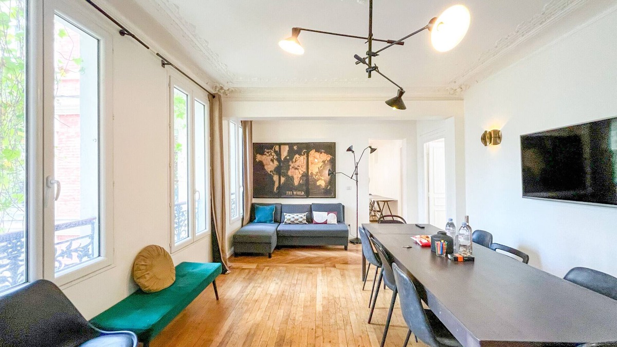 Porte-Saint-Martin Apartment | Urban Flat 99 - Spacious 6 BDR Apartment in Paris