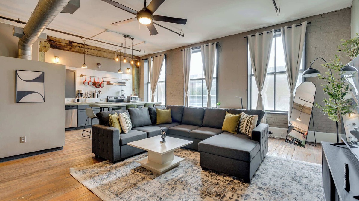 Civil Rights Historic District Apartment | Urban Flat | Covered Parking | Sleeps 8 | Downtown