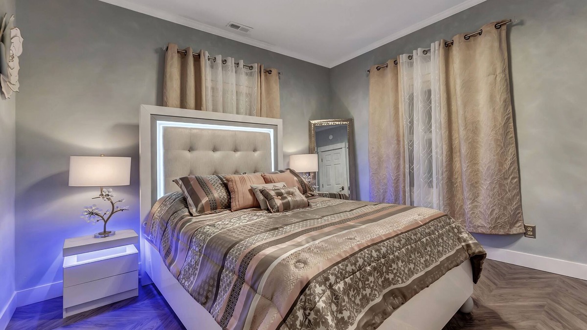 Logan House | 💎Urban Glam Gem💎 Rancher near Gonzaga w/GiG Internet