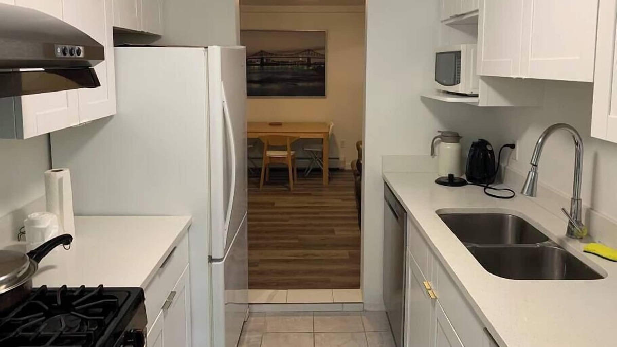 Musqueam First Nation House | Urban Haven: 2BR Basement in Vancouver