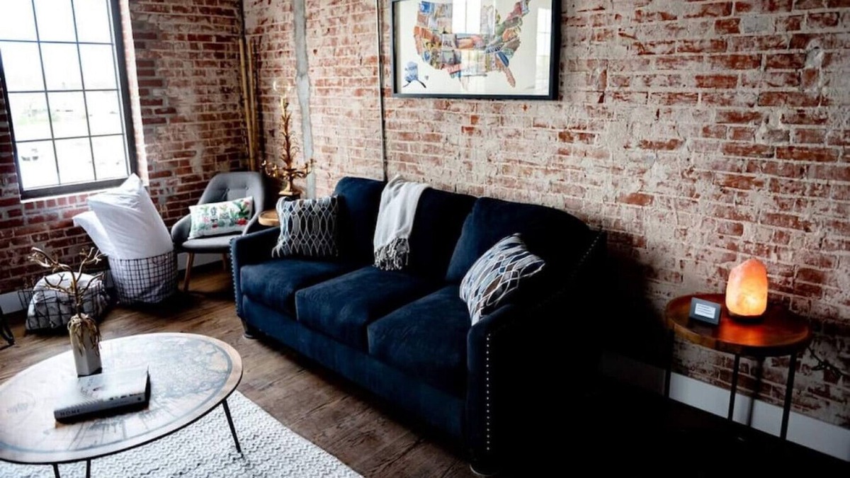 Perryville Apartment | Urban Loft #2 PLUM · Downtown Urban Loft above Restaurants & Boutiques