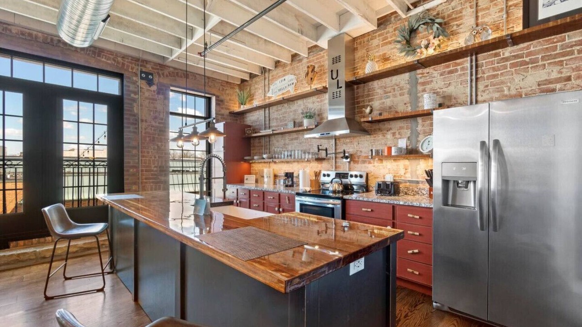 Perryville Apartment | Urban Loft #7 BLUE · Downtown Urban Loft above Restaurants & Boutiques