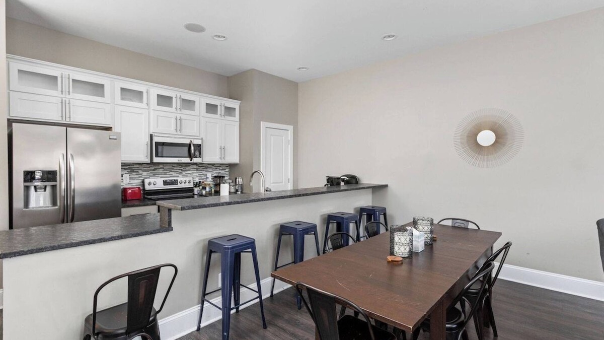 Fountain Square House | Urban Luxury in Fountain Square - Walk to Fun!