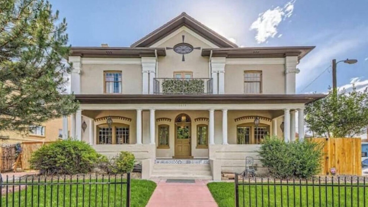 Cheesman Park Apartment | Urban Mansion Oasis 1BR Apt - Free Parking
