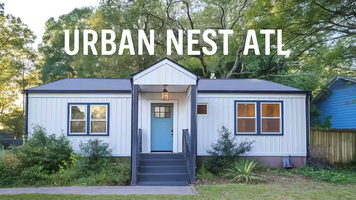 East Atlanta House | Urban Nest EAV - Chic Home Patio Games & Workspace