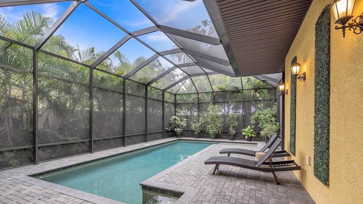 Downtown House | Urban Oasis- Downtown SRQ Luxury Pool Home!