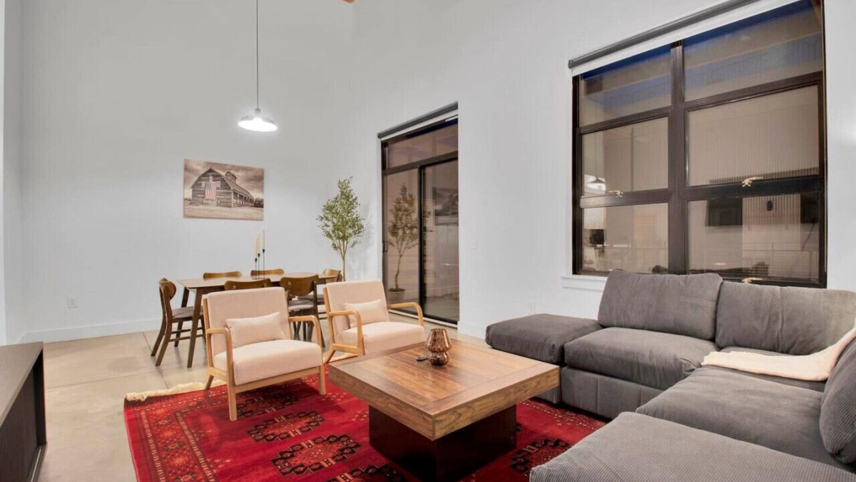 Judson Apartment | Urban Oasis | Pool & Gym | Close to Downtown Fun!