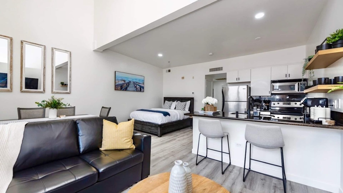 Pacific Terrace Apartment | Urban Oasis - Prime Location - Modern Comforts- and Steps Away to San Diego Bay