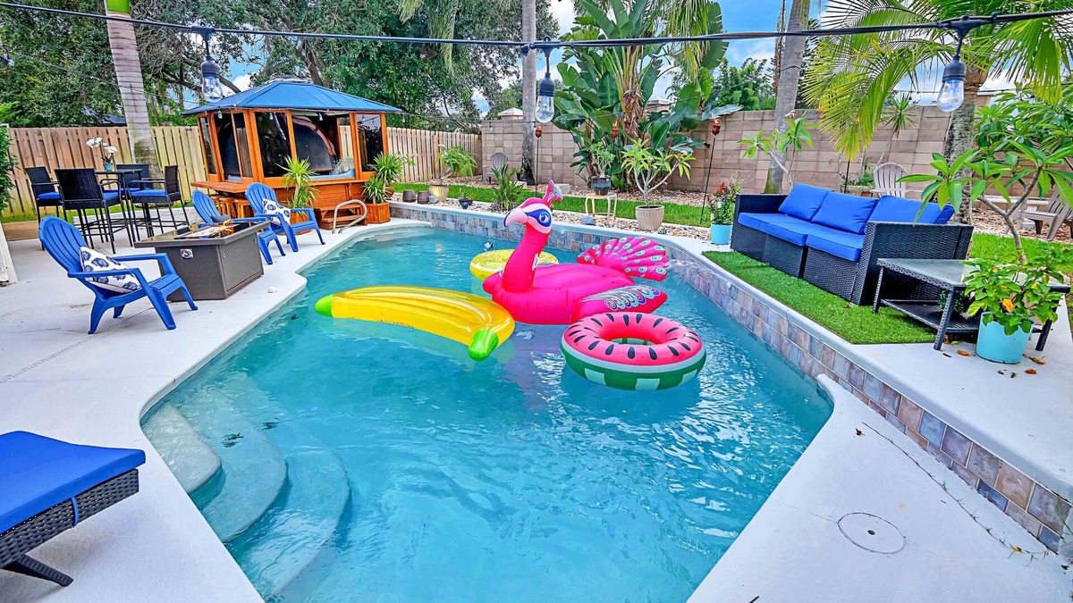 Tropic House | Urban Oasis w/Hot Tub, HEATED POOL and Private Movie Theater by RedAwning