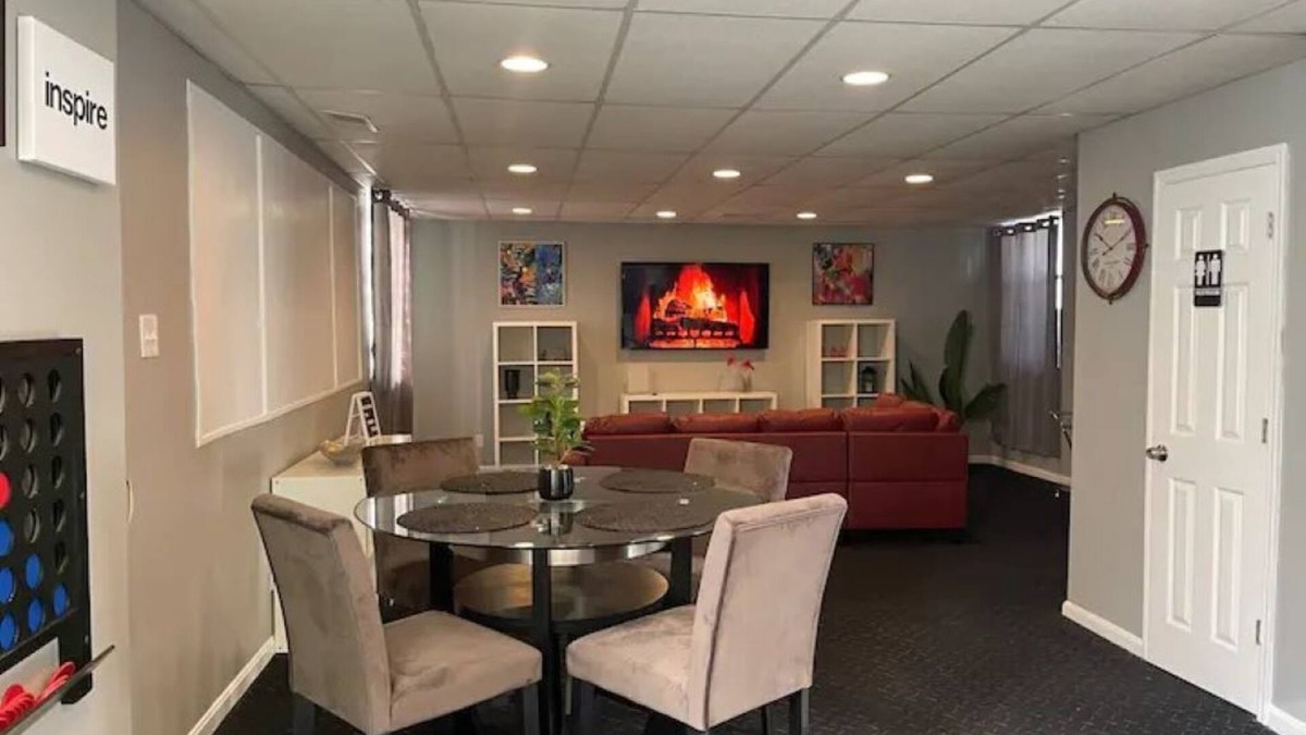 Cincinnati House | Urban Retreat-Walk to UC, Hospitals and the Zoo. Minutes from OTR and Downtown.