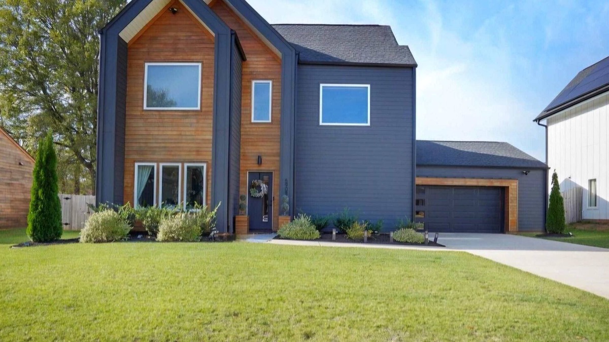 Charlotte House | Urban Spacious Home near Uptown