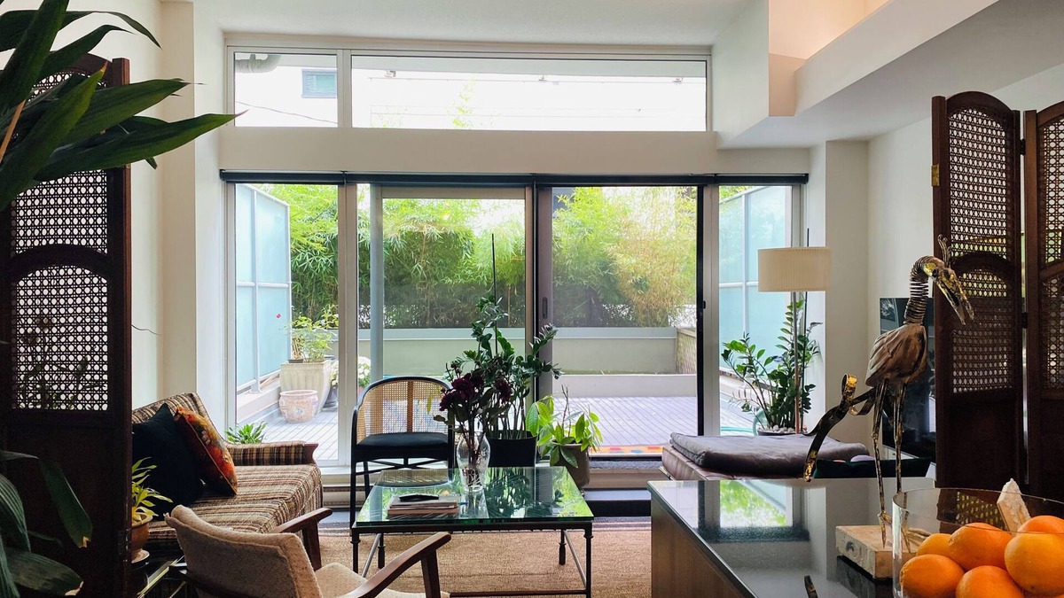 Gastown Apartment | Urban Zen Studio suite - a cozy Central-city retreat, free parking