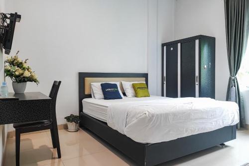 Jambi Hotel | Urbanview Hotel Syariah near RSIA Annisa Jelutung Jambi