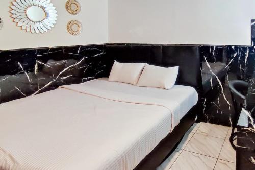 Padang Hotel | Urbanview Hotel Dream Guesthouse Padang